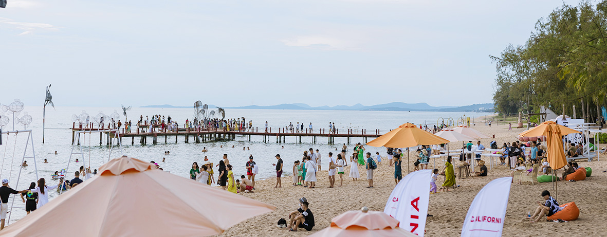 Du khách vui chơi, giải trí tại đảo ngọc Phú Quốc.